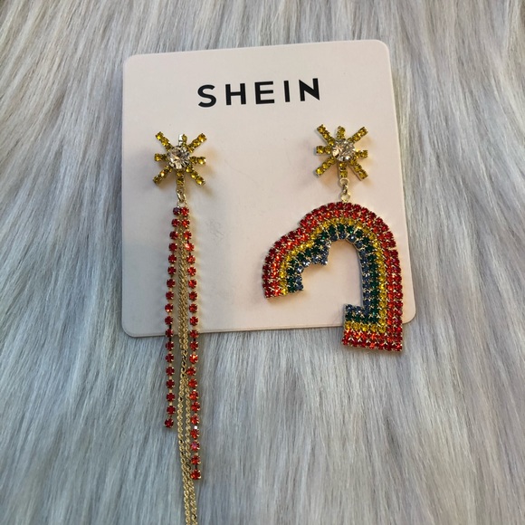 Cute Mismatched Earrings - Picture 4 of 4